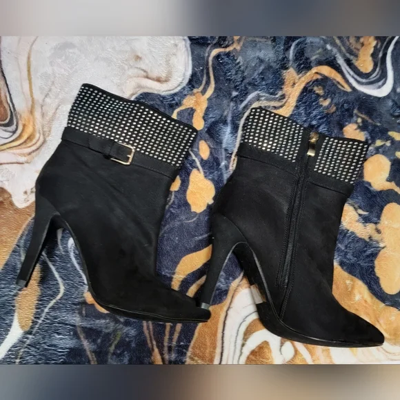 Elegant Black Studded Women's Heeled Boots - Picture 1 of 3